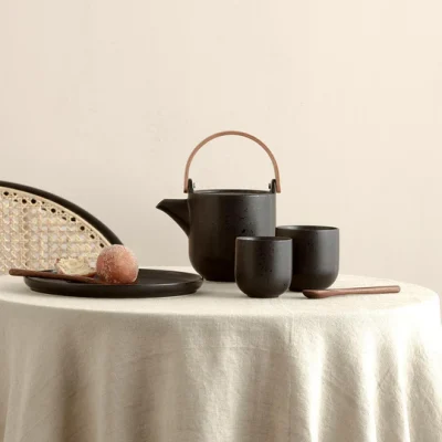 CoppaKuro-Tischszene_71bafe62-83a2-4cde-be2d-c345ad3a277f_540x Teapot with wooden handle, kuro (L)