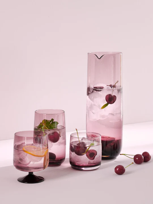 Sarabi-Berry-Karaffe-Gla--ser_9df744f9-0d40-4b97-94f8-1fd5c05c7db9_540x Stem glass, berry (S)