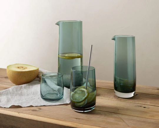 Sarabi-Gruen-web_d88f73cf-f044-4ac1-8624-f48eafdf1ce4_540x Stem glass, green (S)